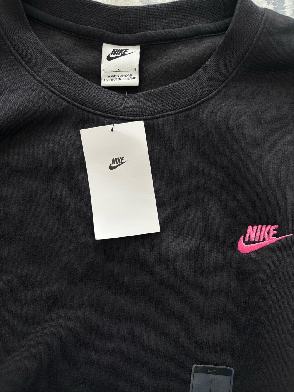 NIKE Men's Club Fleece Sweatshirt Crew Neck Black Pink Swoosh logo Large NWT - Picture 4 of 7